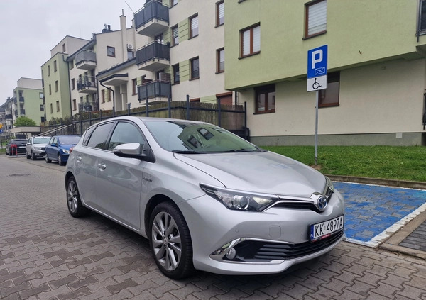 Toyota Auris cena 51900 przebieg: 130000, rok produkcji 2015 z Kraków małe 631